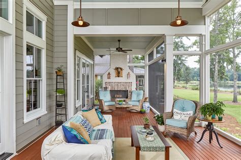 Beautiful 3/2 House with large screened in heated .